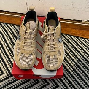 Nike Beige and Black Women's Sneakers